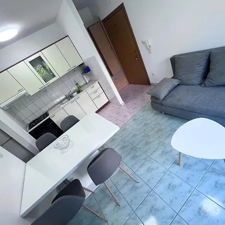 Apartman Josip Solin Exterior photo
