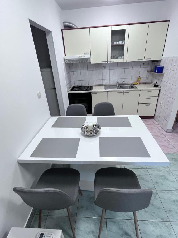 Josip Apartment *